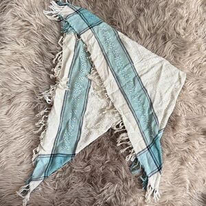 Elegant Cream and Blue Fringed Throw Blanket